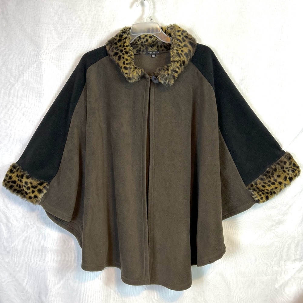 Parkhurst Women’s Leopard Faux Fur Trimmed Brown Fleece Cape